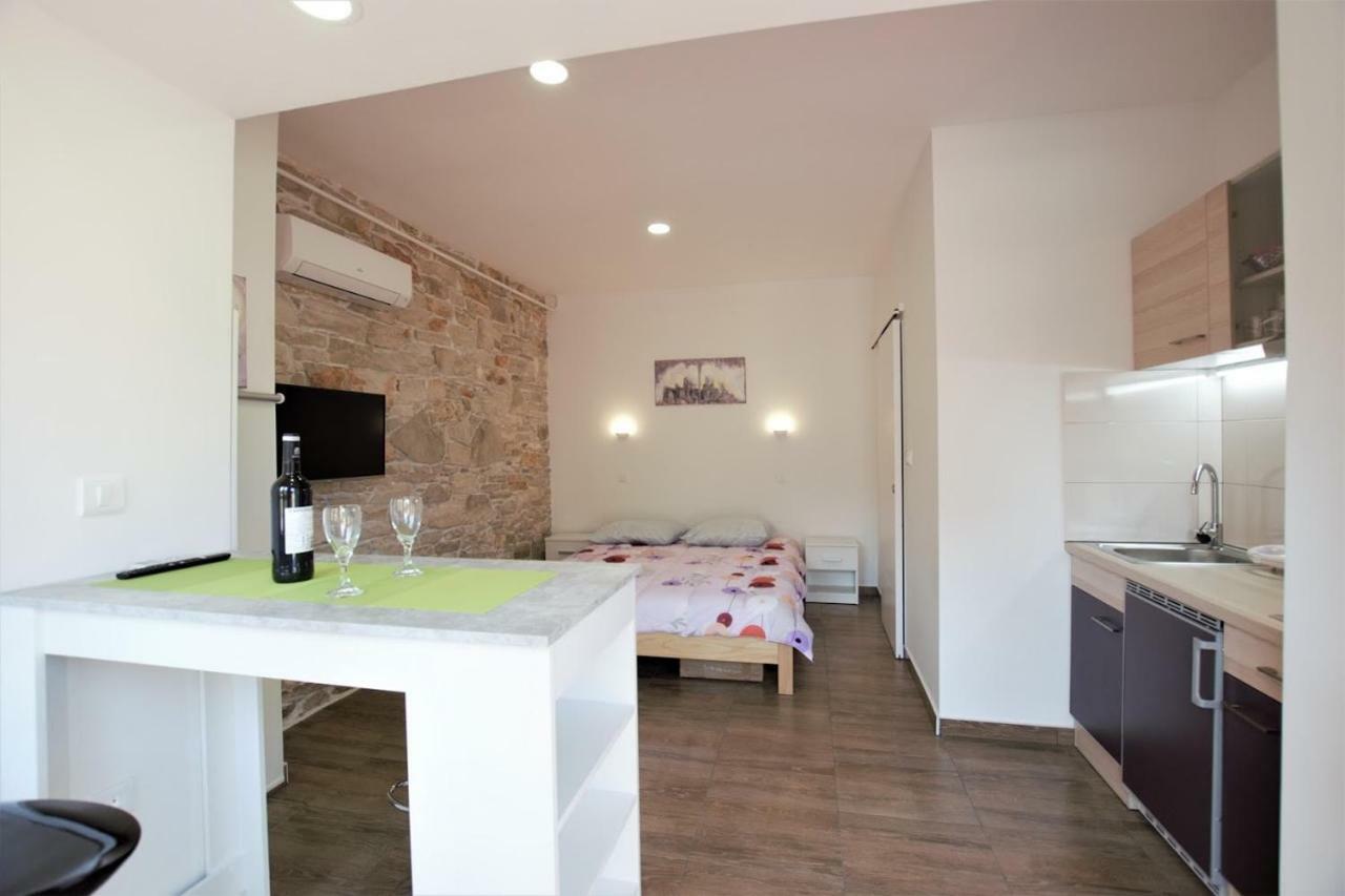 Studio Apartman Danijela PUY Eksteriør bilde