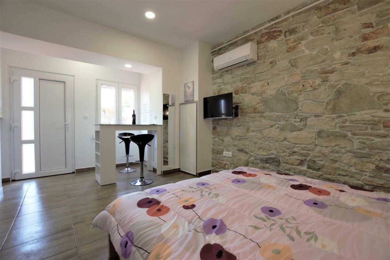 Studio Apartman Danijela PUY Eksteriør bilde